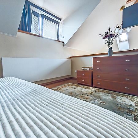 Two Bedroom Villa With Hot-Tub, Terrace And Garden, Wenceslas Square Praga Exterior foto