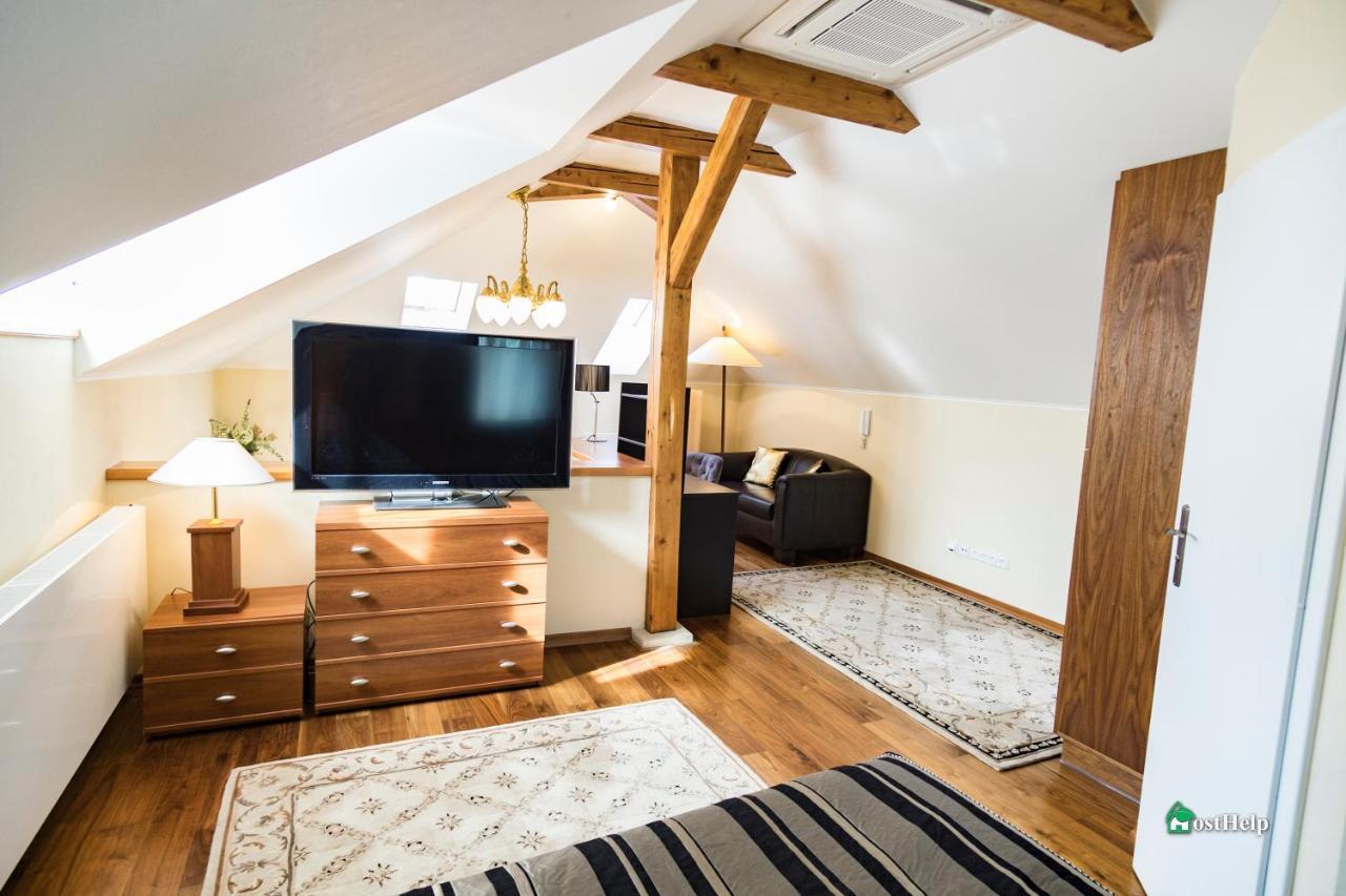 Two Bedroom Villa With Hot-Tub, Terrace And Garden, Wenceslas Square Praga Exterior foto