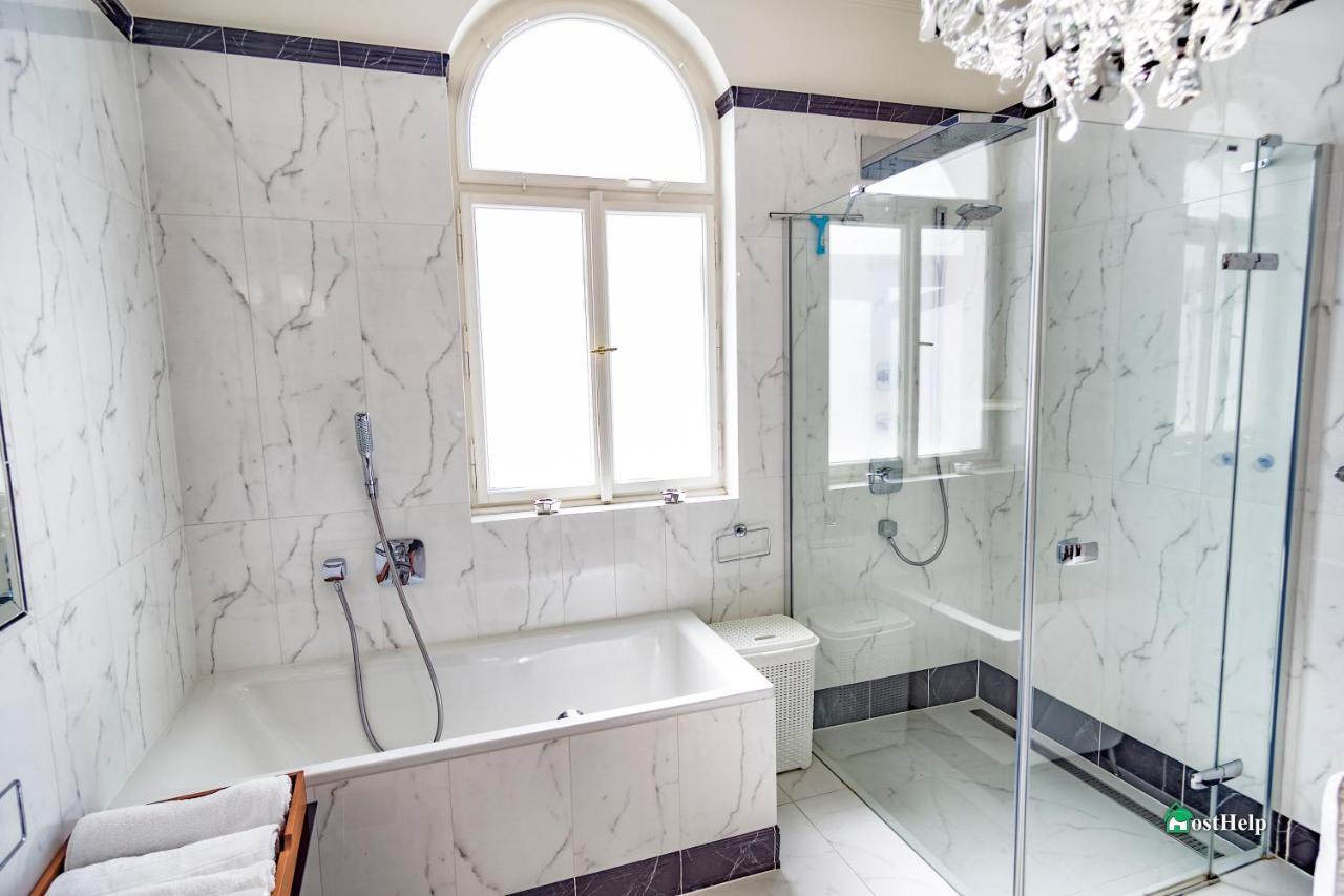 Two Bedroom Villa With Hot-Tub, Terrace And Garden, Wenceslas Square Praga Exterior foto