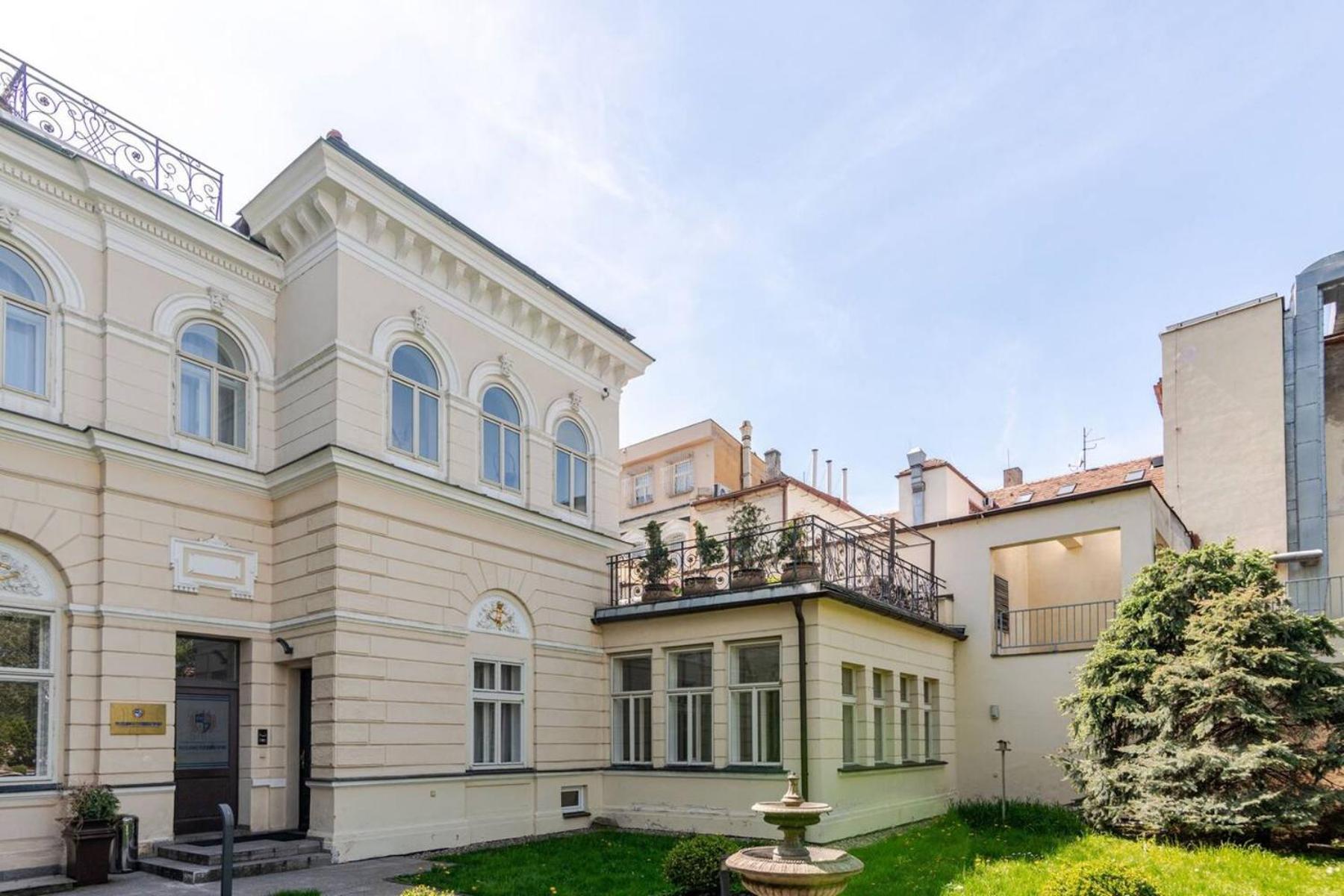 Two Bedroom Villa With Hot-Tub, Terrace And Garden, Wenceslas Square Praga Exterior foto