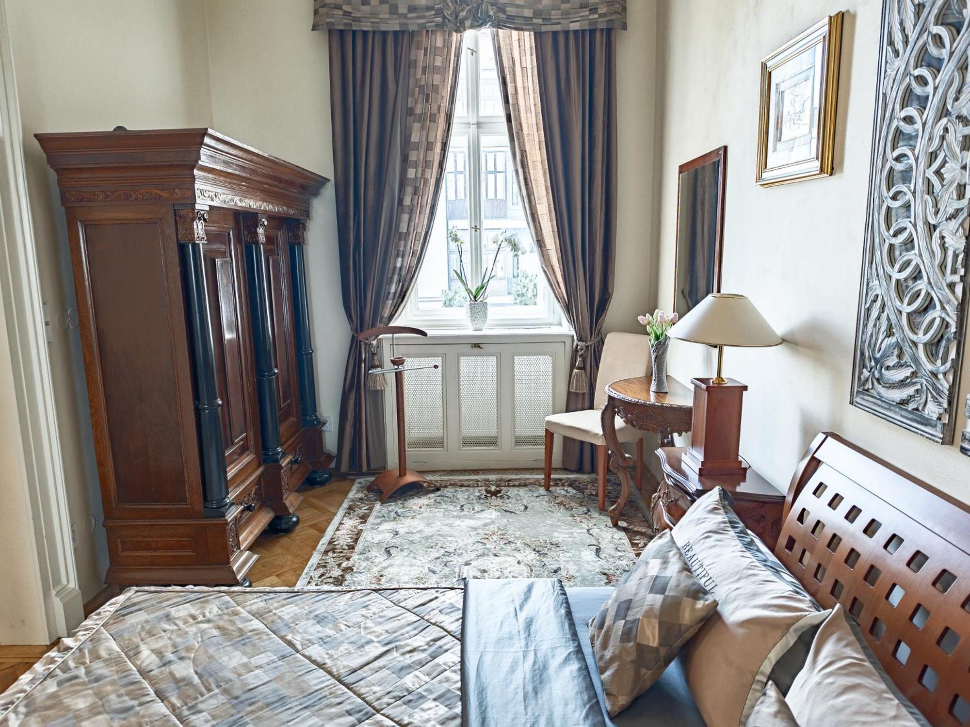 Two Bedroom Villa With Hot-Tub, Terrace And Garden, Wenceslas Square Praga Exterior foto